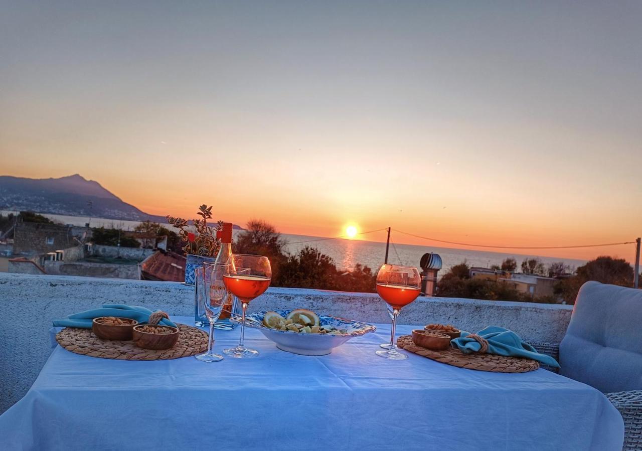 La luna nel pozzo Procida Esterno foto